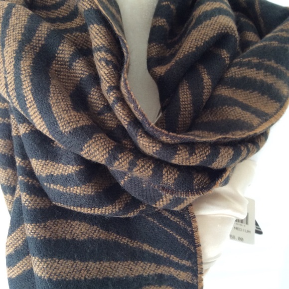 Scarf/Wrap - Picture 3 of 4